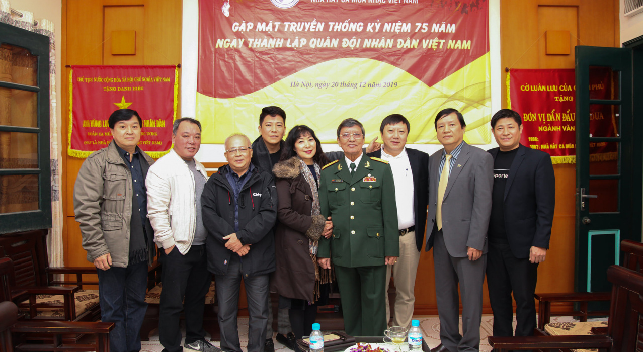 Buổi gặp mặt truyền thống kỷ niệm 75 năm ngày thành lập quân đội nhân dân Việt Nam
