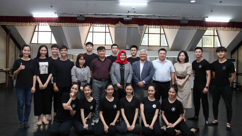 Ban Lãnh đạo Nhà hát Ca Múa Nhạc Việt Nam tiếp Đại sứ Indonesia tại Việt Nam