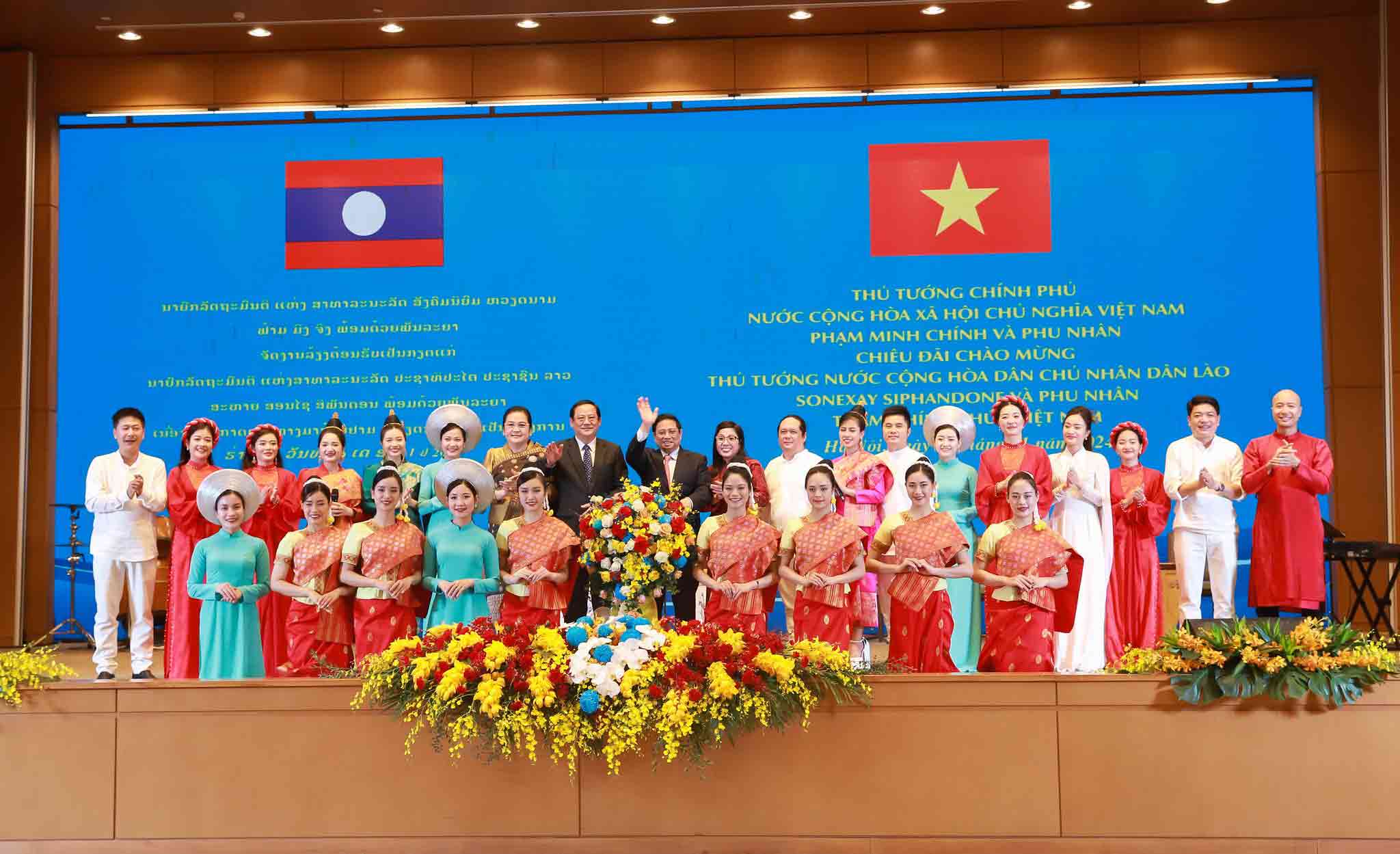 Thủ tướng Chính phủ Phạm Minh Chính chủ trì lễ đón Thủ tướng Chính phủ nước Cộng hòa Dân chủ Nhân dân Lào Sonexay Siphandone